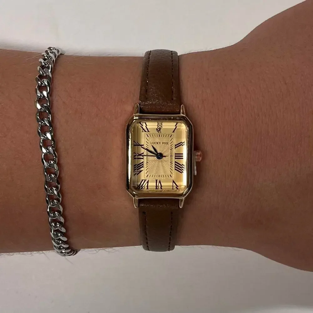 2000s vintage style rectangular gold luxury watch with leather band - Picture 8 of 8